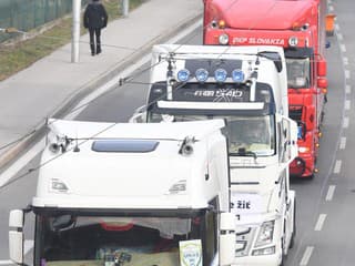 Únia autodopravcov Slovenska vstupuje do protestov! Žiada zníženie poplatkov pre autodopravcov
