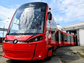 Električková trať v Petržalke čaká na kolaudáciu: Bratislava sľubuje spustenie dopravy už túto jar