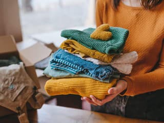 Pozor! Do kontajnera na textil patrí len čisté a suché oblečenie, inak končí na skládke