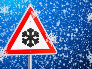 Meteorológovia varujú: V Bratislave dnes večer hrozí sneženie, platí výstraha pre vodičov