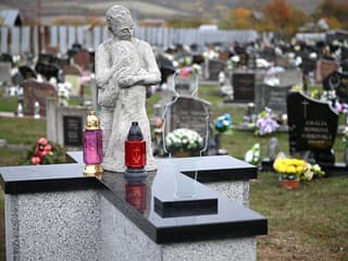 Silné emócie v Strážskom: Na cintoríne vznikol pamätník pre rodičov, ktorí stratili dieťa