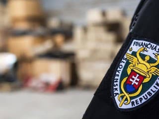 Colníci pri Košiciach zadržali tisíce falzifikátov známych značiek v dodávke z Maďarska