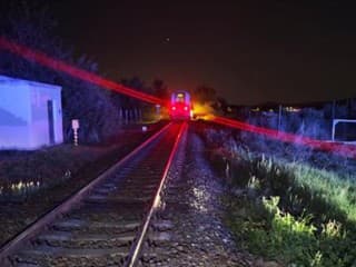 Tragédia v Košiciach: Vlak v noci zrazil muža, doprava bola prerušená