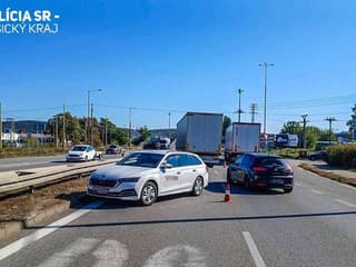 Dopravná nehoda pred Mostom VSS v Košiciach: Tvoria sa rozsiahle kolóny, vodičov žiadajú o obchádzku