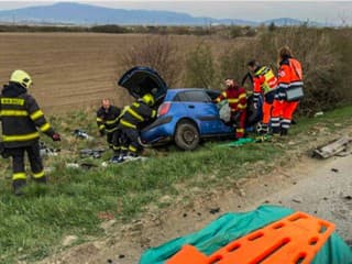 Aktuálne: Vážna čelná zrážka medzi Barcou a Valalikmi – cesta je uzavretá, zasahujú záchranári