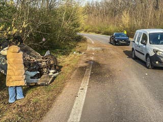 AKTUÁLNE Ťažká nehoda na hlavnom ťahu: Zasahujú záchranné zložky, hlásia vážne zranenia FOTO
