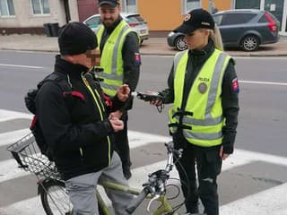 Polícia riešila v Trebišove dvoch cyklistov pod vplyvom alkoholu – hrozia vysoké pokuty