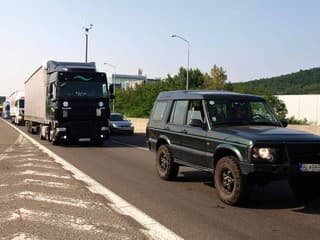 Polícia vyvracia fámu: Pri Michalovciach žiadny radar, ktorý vypína motory, neexistuje