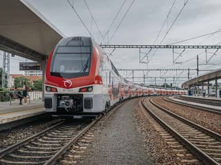 ZSSK nasadzuje viac SBS do vlakov: Reaguje na opakované útoky a vandalizmus na východe Slovenska