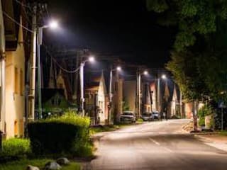 Michalovce plánujú veľkú modernizáciu verejného osvetlenia: Nové LED svietidlá majú ušetriť polovicu nákladov