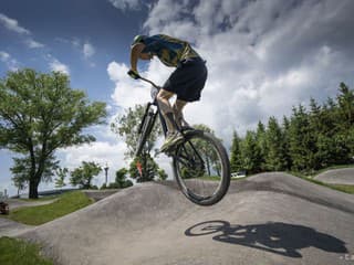 Košice Nad jazerom: Začali stavať promenádny chodník, otvorili aj nové pumptrack ihrisko
