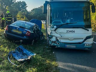 AKTUÁLNE VÁŽNA NEHODA Autobus s 16 deťmi sa zrazil s autom! Hlásia zranenia