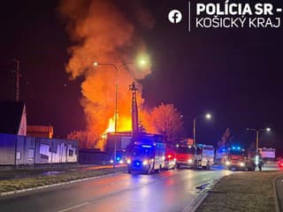 MIMORIADNE OBROVSKÝ POŽIAR V MESTE Vyslali množstvo hasičov aj sanitky, hlásia ranených. VIDEO a prvé INFO