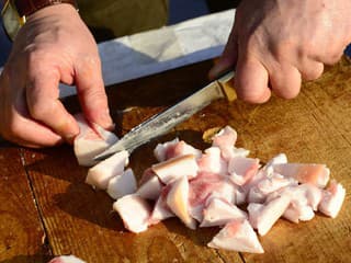 Vo Veľkom Folkmari prebieha fašiangová ochutnávka zabíjačkových špecialít a vystúpenia folkloristov