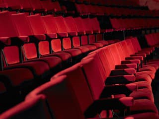 Národné divadlo Košice uvedie Valčík náhody: Nová hra o úprimnosti a druhých šanciach