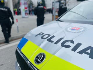 Polícia apeluje na chodcov, aby nezabúdali na nosenie reflexných prvkov