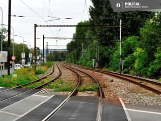 POZOR Mesto upozorňuje na dopravné obmedzenia pri železničnom priecestí