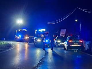 ŤAŽKÁ ČELNÁ ZRÁŽKA Auto odhodilo do poľa, vodiči sú ranení! Mrazivé FOTO priamo zo záchrannej akcie
