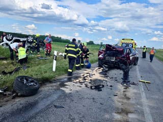 MIMORIADNA RODINNÁ TRAGÉDIA: Vodič BMW spravil chybu, v druhom aute zahynula vodička a jej stará mama FOTO