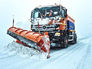 Zasiahnu nás DVE VLNY sneženia: Varujú pred NEBEZPEČNÝMI javmi. Pozrite si MAPY výstrah a snehu