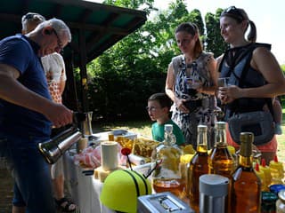 Stovky detí objavovali svet včiel na exkurziách OZ Zoborské včely – chystajú aj nové Educentrum