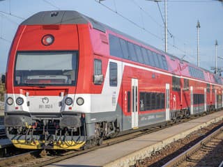 Po nehode vlaku a kamióna je doprava na trati Nové Zámky – Bánov obnovená