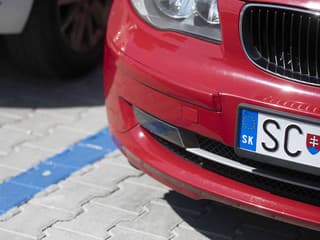 Komárno otvorilo nové parkovisko na Leteckom poli: 95 miest, zeleň aj lepšia bezpečnosť