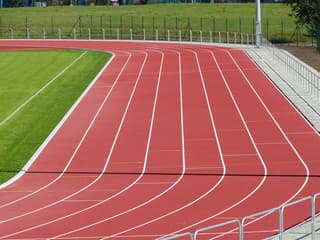 Nitra pripravuje novú bežeckú dráhu na ZŠ kráľa Svätopluka – vieme, koľko bude stáť