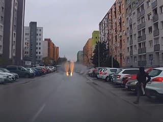 OBROVSKÉ NEŠŤASTIE v Nových Zámkoch: 11-ročný chlapec vbehol pod auto. VIDEO Vyviazol bez vážnych zranení