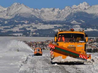 Miestne komunikácie čistí od polnoci 14 mechanizmov