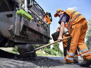 Svit začal obnovovať nebezpečné chodníky na Mierovej ulici: Práce financuje z vlastného rozpočtu