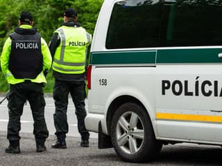 Dvaja policajti čelia obvineniu: Pokutovali vodičov aj počas voľna, peniaze si nechávali