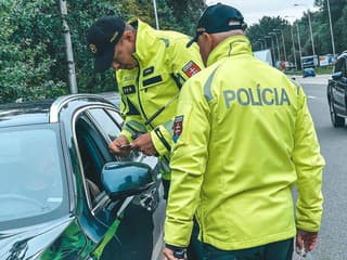 Policajti v štyroch okresoch odhalili desiatky vodičov pod vplyvom a stovky priestupkov