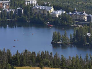 Štrbské Pleso čaká nová verejná toaleta: Obec Štrba sľubuje moderné a bezbariérové riešenie už budúci rok