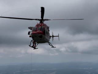 Horskí záchranári pomáhali pod Rysmi 17-ročnému turistovi: Zasahoval vrtuľník
