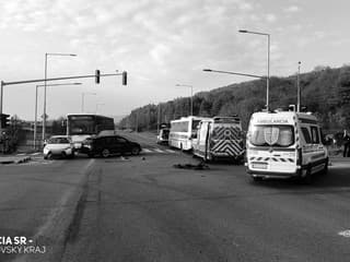 STRAŠNÁ ZRÁŽKA s autobusom: Vyslali viaceré sanitky, hlásia tragické následky! Mrazivé detaily a FOTO
