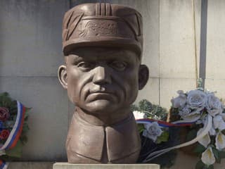 Na Bradle sa rozsvietia vatry: Pripomenú si Štefánika fakľovým sprievodom a pietnou spomienkou