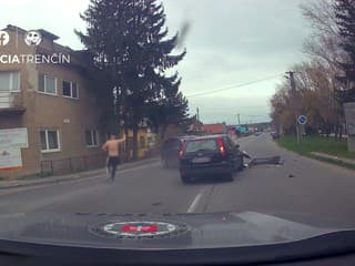 Dráma v Partizánskom: Muž bez vodičáka unikal pred políciou, zranil matku aj policajta
