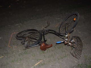 Cyklista v Trenčianskom okrese narazil do múru: Mal v dychu takmer tri promile, skončil v nemocnici