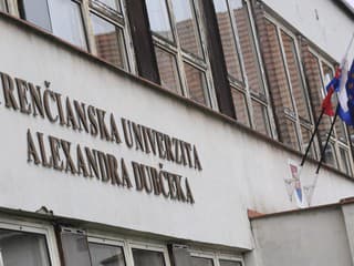 Trenčianska univerzita láka rekordný počet študentov: záujem narástol o viac ako tretinu