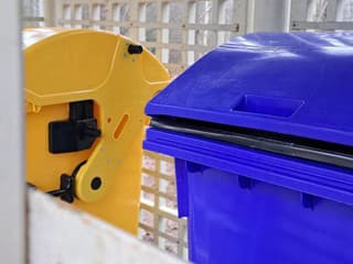 Dubnica nad Váhom zavádza pilotný zber kuchynského odpadu: Týka sa rodinných domov, cieľom sú nižšie poplatky