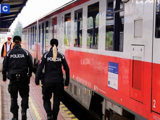 Veľká policajná akcia na železnici v Trenčianskom kraji: Odhalených 88 priestupkov a jeden trestný čin