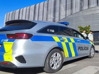 FOTO Mladík rozbil výklad záložne v Novom Meste nad Váhom, ukradol šperky za 14-tisíc eur