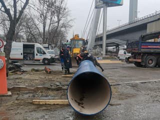 Oprava poruchy potrubia obmedzuje dodávku vody v niektorých uliciach mesta