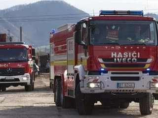 Silný vietor spôsobil desiatky výjazdov hasičov: Najviac zásahov v Košickom a Trnavskom kraji