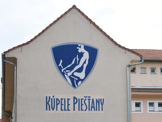 V Piešťanoch odhalili pamätnú tabuľu maliarovi Kajlichovi: Rodina sa zišla po desaťročiach