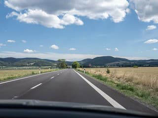 Majitelia novostavieb v Sasinkove už tri roky čakajú na cestu, kolaudácia je stále v nedohľadne