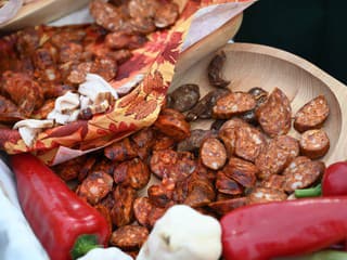 Sládkovičovo žilo klobásovým festivalom: Súťažili tímy zo štyroch krajín, nechýbala ani zabíjačka a koncerty