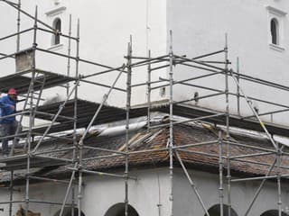 Sokolovce: Oprava historického kaštieľa napreduje, pomáha aj verejnosť a hasiči