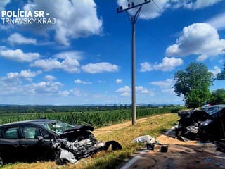AKTUÁLNE Vážna čelná zrážka: Autá na šrot, hlásia 3 ranených, zasahoval aj vrtuľník